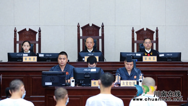 18人涉黑！十余項(xiàng)罪名！江陽(yáng)法院開(kāi)庭審理首例黑社會(huì)性質(zhì)犯罪案件(圖7)