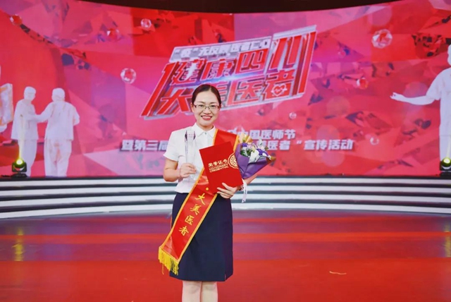 【大美醫(yī)者】她用嬌小的身軀點(diǎn)亮希望之光！(圖1)