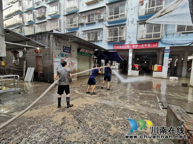 洪峰過后，瀘縣海潮鎮(zhèn)打響“水退人進(jìn)”的清淤大戰(zhàn)(圖3)