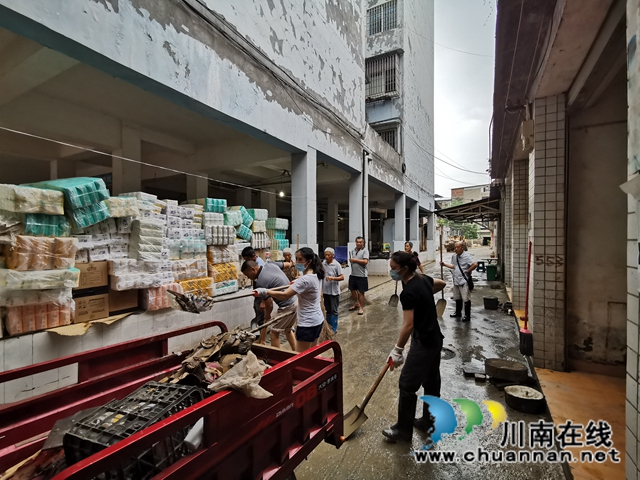 洪峰過后，瀘縣海潮鎮(zhèn)打響“水退人進(jìn)”的清淤大戰(zhàn)(圖7)