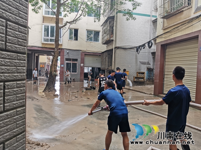 洪峰過后，瀘縣海潮鎮(zhèn)打響“水退人進(jìn)”的清淤大戰(zhàn)(圖9)