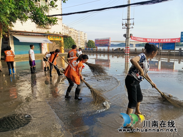 洪峰過后，瀘縣海潮鎮(zhèn)打響“水退人進(jìn)”的清淤大戰(zhàn)(圖10)