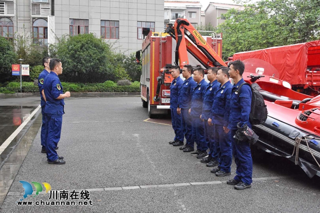 戰(zhàn)洪災(zāi)|瀘州消防全員待命！已派隊伍馳援樂山！(圖2)