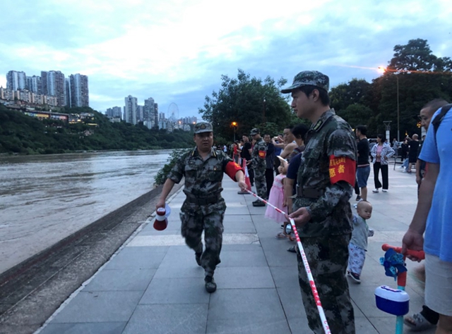 圖說|龍馬潭區(qū)：聞“汛”而動(dòng)，徹夜堅(jiān)守(圖4)