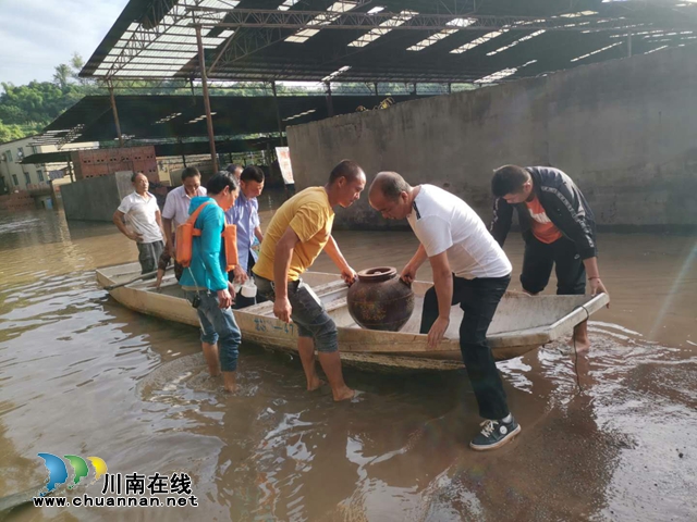 龍馬潭：迅速部署 堅守一線 全力迎戰(zhàn)洪峰(圖8)