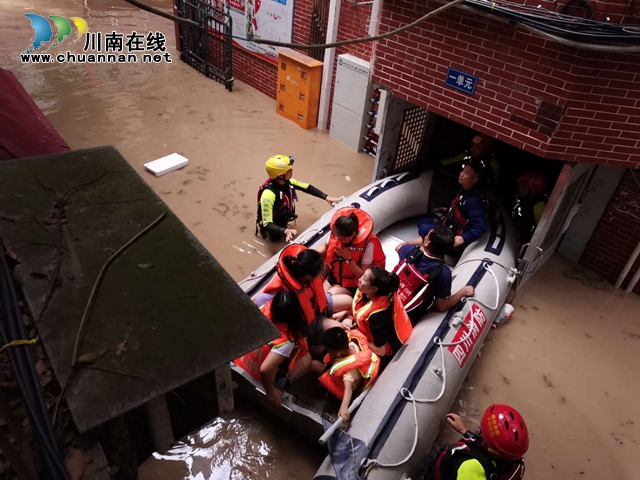 龍馬潭：迅速部署 堅守一線 全力迎戰(zhàn)洪峰(圖9)