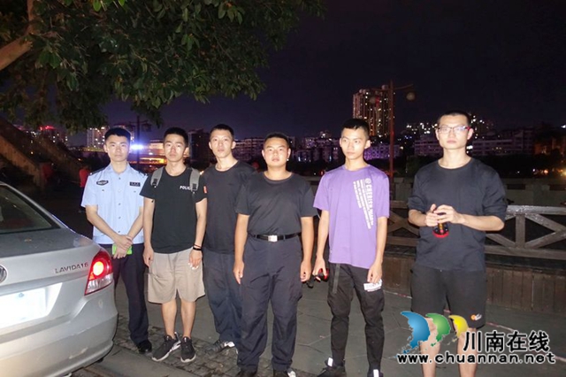 瀘州：快速集結上前線 警盾突擊隊戰(zhàn)洪峰守家園(圖7)
