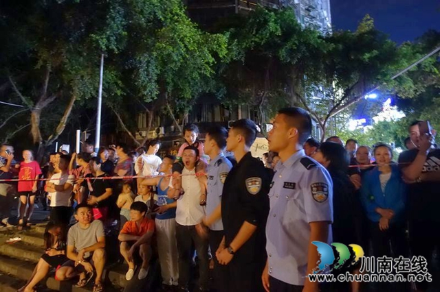 瀘州：快速集結上前線 警盾突擊隊戰(zhàn)洪峰守家園(圖15)