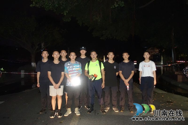 瀘州：快速集結上前線 警盾突擊隊戰(zhàn)洪峰守家園(圖13)
