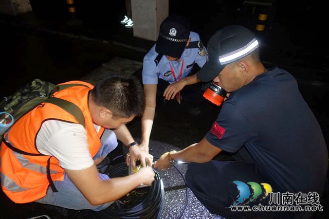 瀘州：快速集結上前線 警盾突擊隊戰(zhàn)洪峰守家園(圖30)