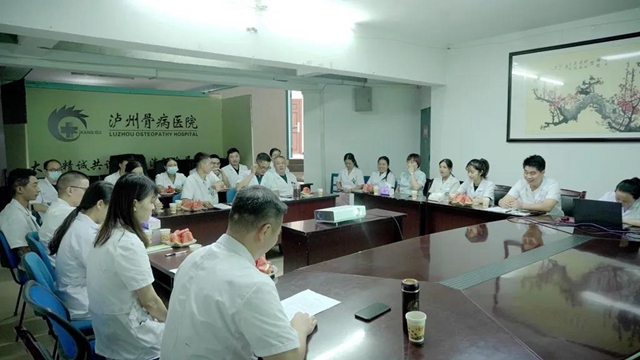 致敬中國醫(yī)師節(jié) | “弘揚(yáng)抗疫精神，護(hù)佑人民健康”