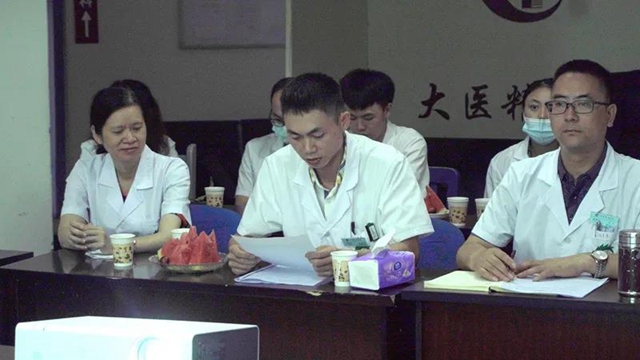 致敬中國(guó)醫(yī)師節(jié) | “弘揚(yáng)抗疫精神，護(hù)佑人民健康”(圖3)