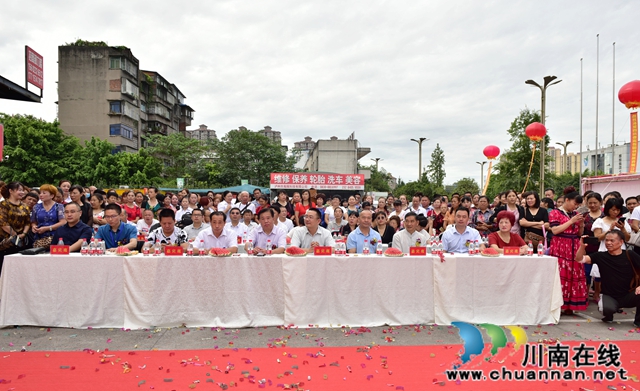 四川魯濱遜國際貿(mào)易有限公司盛大開業(yè)(圖2)