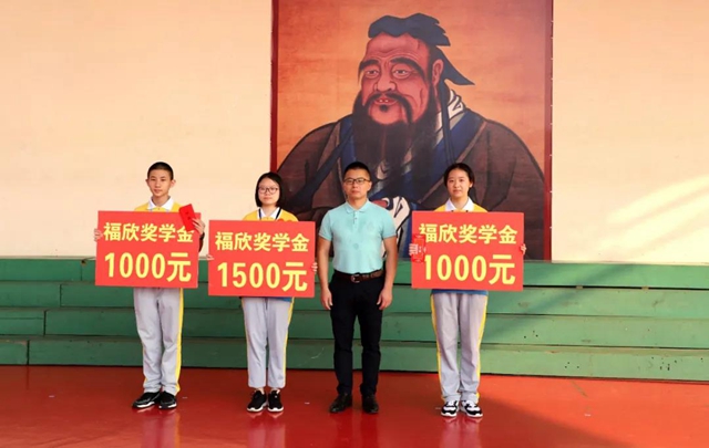 開學(xué)季即收獲季一一瀘二外“福欣醫(yī)院獎學(xué)金”發(fā)放實錄(圖8)
