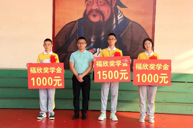 開學(xué)季即收獲季一一瀘二外“福欣醫(yī)院獎學(xué)金”發(fā)放實錄(圖7)