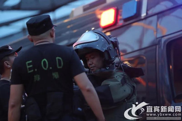 宜賓李莊發(fā)現(xiàn)一枚炮彈！“排爆專家”火速出動！(圖8)