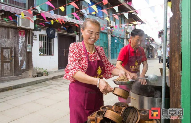 鐘三孃家來客人了！洪水退去，市委書記兌現(xiàn)承諾上門“吃豆花飯”(圖4)