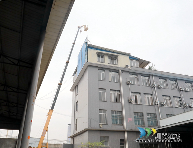 龍馬潭：違建廣告牌撤下去 文明安全換上來(lái)！(圖2)