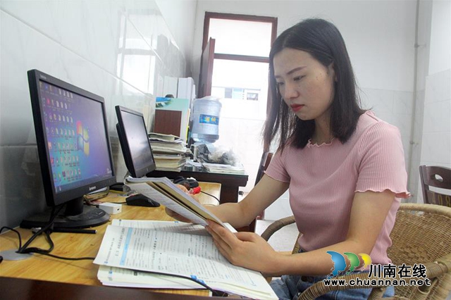 納溪區(qū)護(hù)國中學(xué)教師胡世倩：與學(xué)生一起在知識(shí)的天空遨翔(圖2)