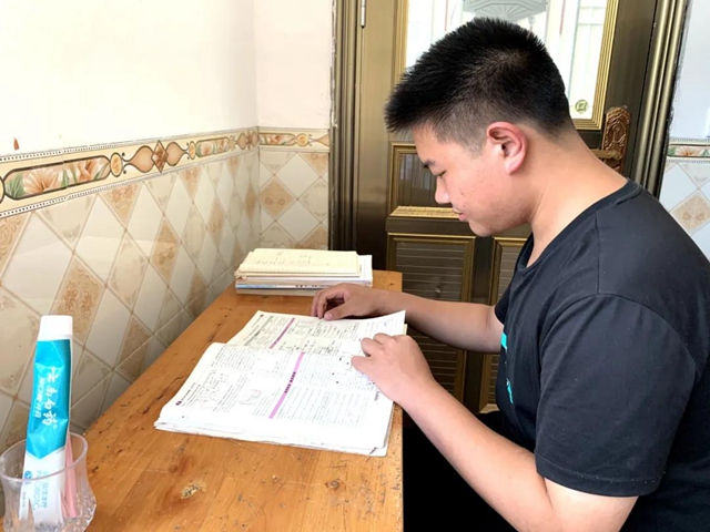 敘永學(xué)子苦讀6所學(xué)校最終考上中山大學(xué)，高昂學(xué)費(fèi)卻讓他面臨“夢(mèng)難圓”(圖2)