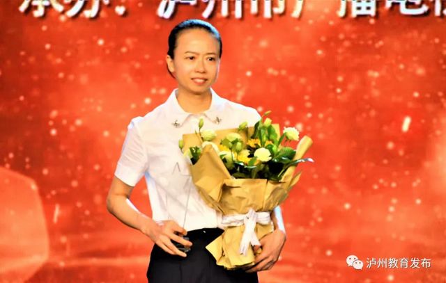 堅(jiān)守平凡，成就最美的事業(yè)|這10位老師被評(píng)為2020年瀘州市“新時(shí)代最美教師”(圖3)