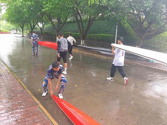 瀘州市水上運(yùn)動(dòng)項(xiàng)目設(shè)備“艇”進(jìn)瀘縣九中(圖3)
