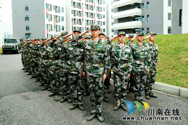 從戎報(bào)國(guó)英雄志，熱血建功正當(dāng)時(shí)！龍馬潭區(qū)百余名新兵奔赴軍營(yíng)(圖6)