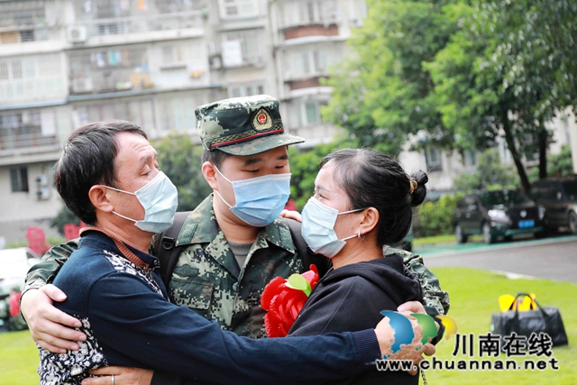 從戎報(bào)國(guó)英雄志，熱血建功正當(dāng)時(shí)！龍馬潭區(qū)百余名新兵奔赴軍營(yíng)(圖8)