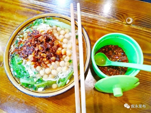 家·香丨豆湯面、蔥蔥卷、燒耳肉、麻辣豆腐干兒······你愛(ài)哪一種敘永味道？