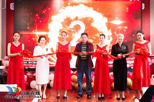 目測(cè)馬上網(wǎng)紅！“蔓多米多肉花園”驚艷亮相瀘州關(guān)口！(圖1)