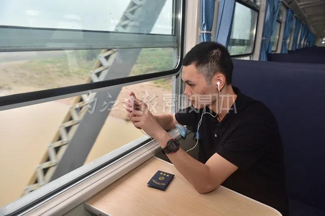 哐當哐當……內(nèi)江這趟綠皮慢火車已在成渝線上行駛了68年！