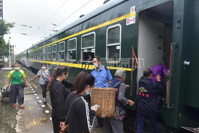 哐當(dāng)哐當(dāng)……內(nèi)江這趟綠皮慢火車已在成渝線上行駛了68年！(圖8)
