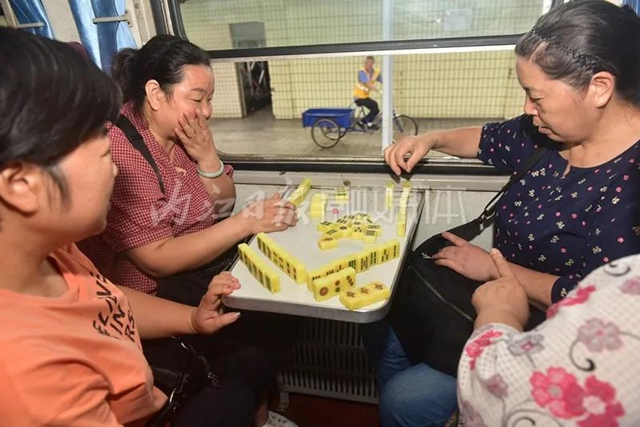 哐當(dāng)哐當(dāng)……內(nèi)江這趟綠皮慢火車已在成渝線上行駛了68年！(圖10)