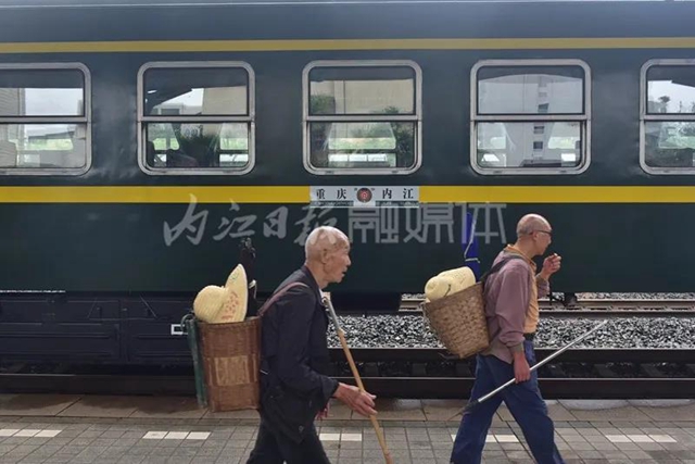 哐當(dāng)哐當(dāng)……內(nèi)江這趟綠皮慢火車已在成渝線上行駛了68年！(圖12)