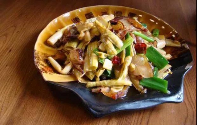 宜賓山上這種“寶貝”產(chǎn)值竟高達1.2億元！好多人都去尋找、采收……(圖19)