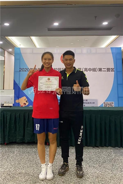 鏗鏘玫瑰！內(nèi)江兩女學(xué)生踢進(jìn)國(guó)家隊(duì)，明年將參加世界大賽(圖2)