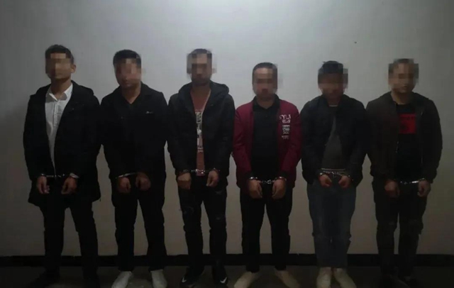 瀘州8名“警察”持械搶劫十余萬！被抓時被嚇的驚聲尖叫（附視頻）(圖7)
