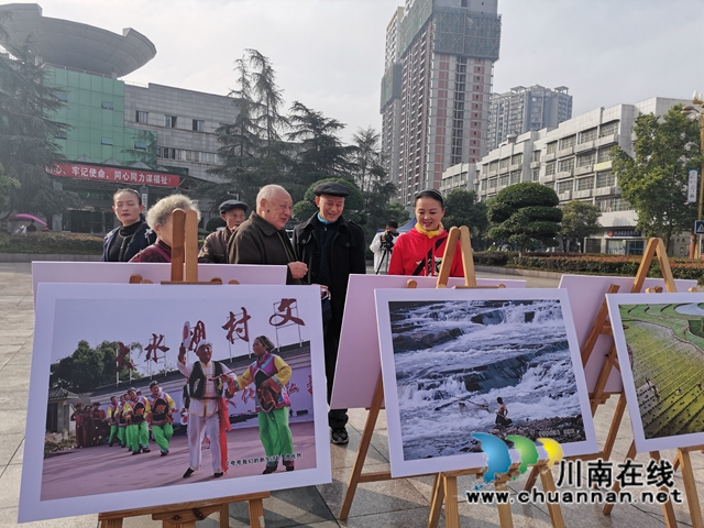 瀘縣舉辦2020年“決戰(zhàn)脫貧堅(jiān)、決勝全面小康”美術(shù)、書法、攝影展(圖5)