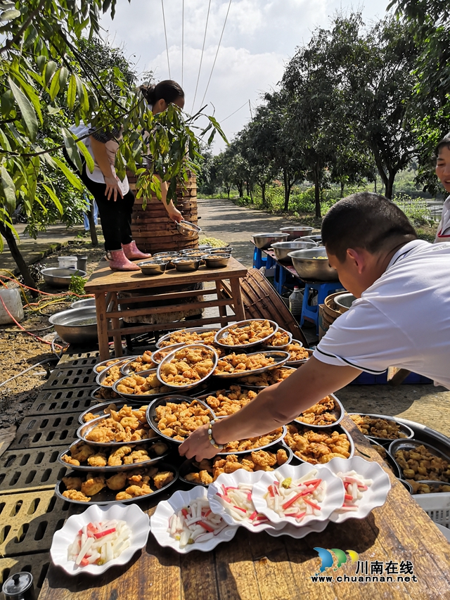 龍馬潭區(qū)特興街道舉辦“九九重陽(yáng)節(jié)慶典” 800余名老人參加(圖3)