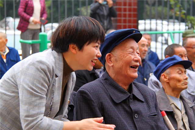 江陽(yáng)區(qū)新聯(lián)會(huì)在江北鎮(zhèn)敬老院舉辦“伴晚義倉(cāng)”公益活動(dòng)(圖15)