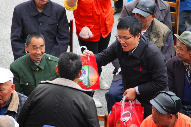 江陽(yáng)區(qū)新聯(lián)會(huì)在江北鎮(zhèn)敬老院舉辦“伴晚義倉(cāng)”公益活動(dòng)(圖17)
