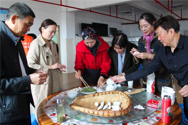 江陽(yáng)區(qū)新聯(lián)會(huì)在江北鎮(zhèn)敬老院舉辦“伴晚義倉(cāng)”公益活動(dòng)(圖19)