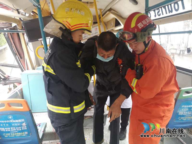 瀘州一輛公交車與貨車相撞 導致多人受傷(圖4)
