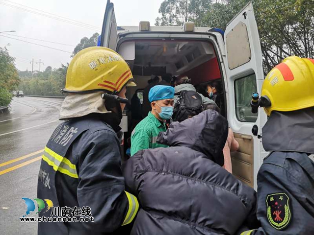 瀘州一輛公交車與貨車相撞 導致多人受傷(圖3)