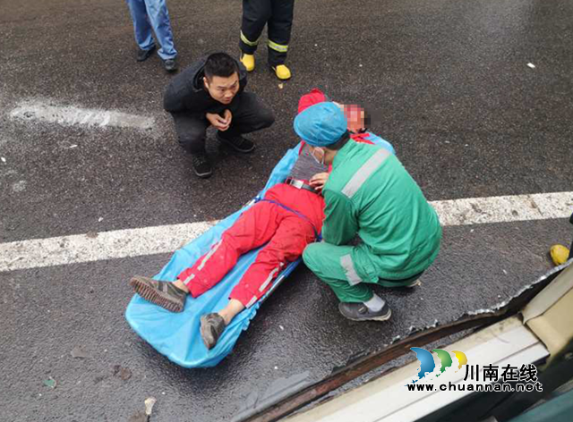 瀘州一輛公交車與貨車相撞 導致多人受傷(圖6)