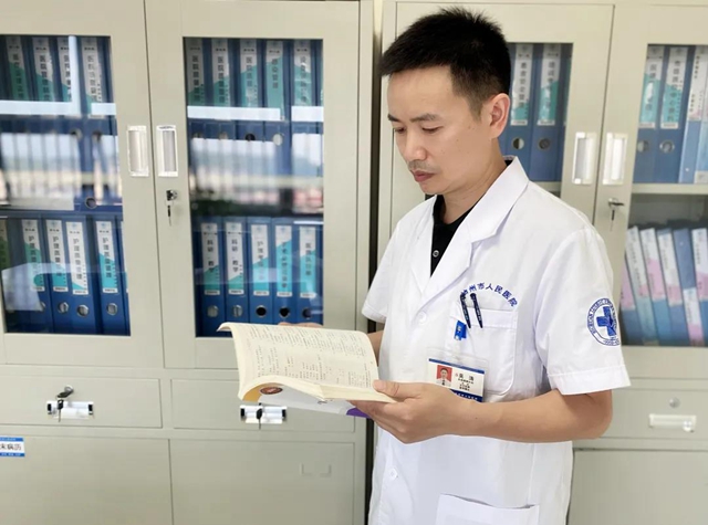 瀘州市人民醫(yī)院肝膽胰脾外科專家吳濤：從宜賓到瀘州，追逐夢想一路前行