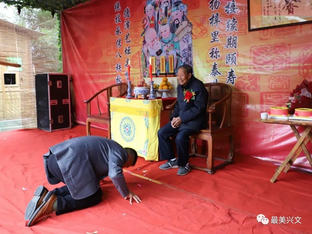 宜賓百歲老人過生日！現(xiàn)場發(fā)生這一幕令人……(圖7)