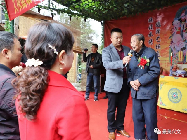 宜賓百歲老人過生日！現(xiàn)場發(fā)生這一幕令人……(圖8)