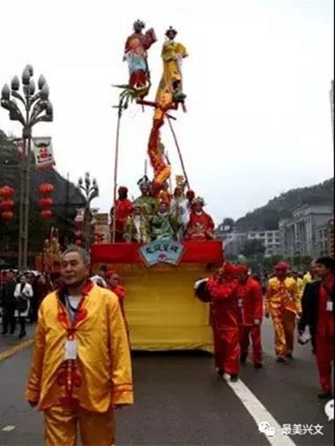 宜賓百歲老人過生日！現(xiàn)場發(fā)生這一幕令人……(圖17)