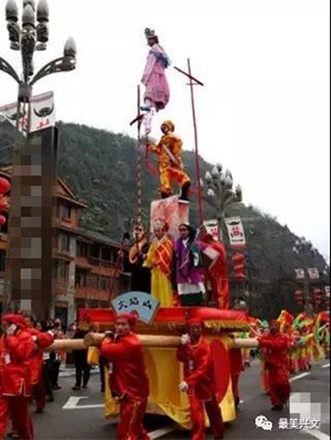 宜賓百歲老人過生日！現(xiàn)場發(fā)生這一幕令人……(圖16)
